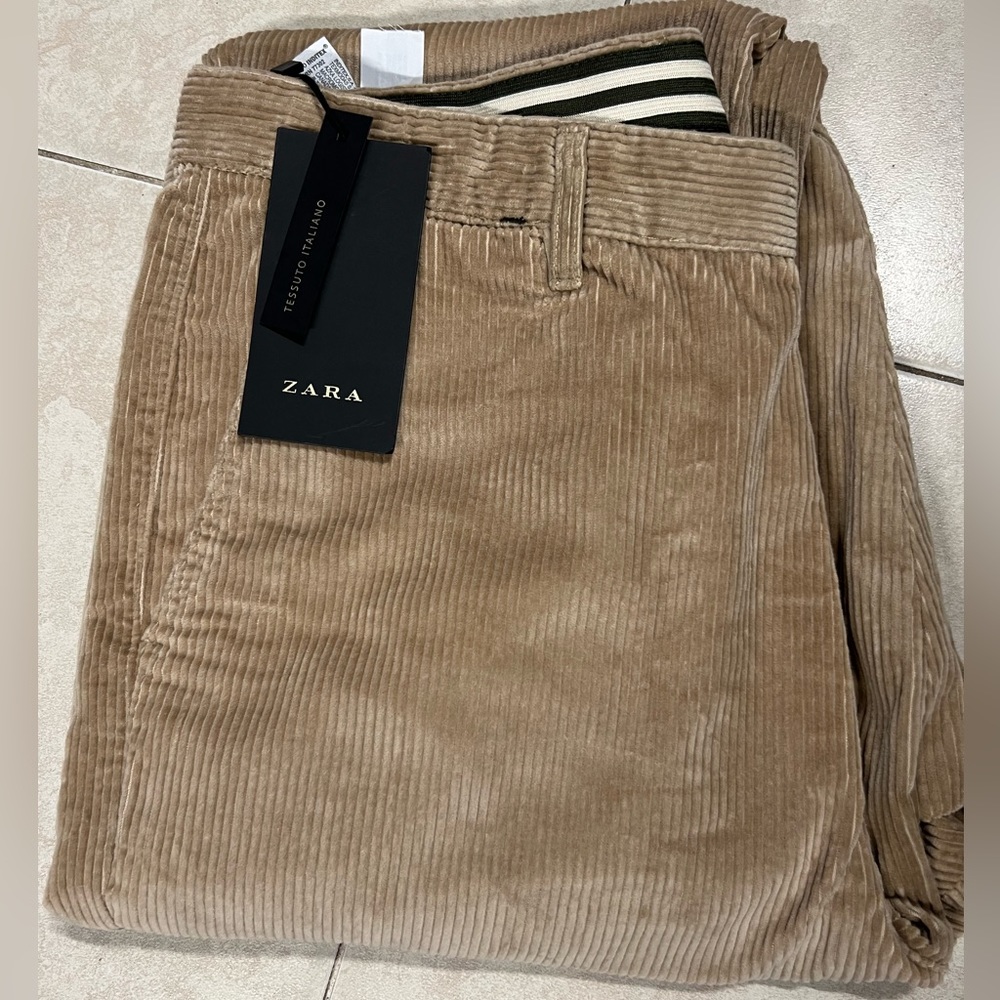 ZARA Man Corduroy Wide Leg Tessuto
Italiano 34. Brand New with Tags!!